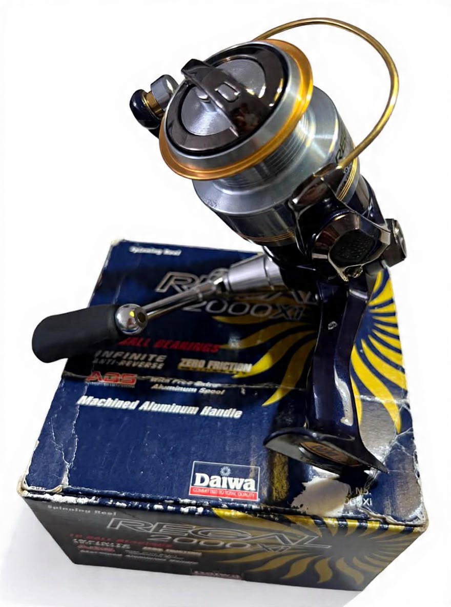 Molinete Daiwa REGAL 2000Xi